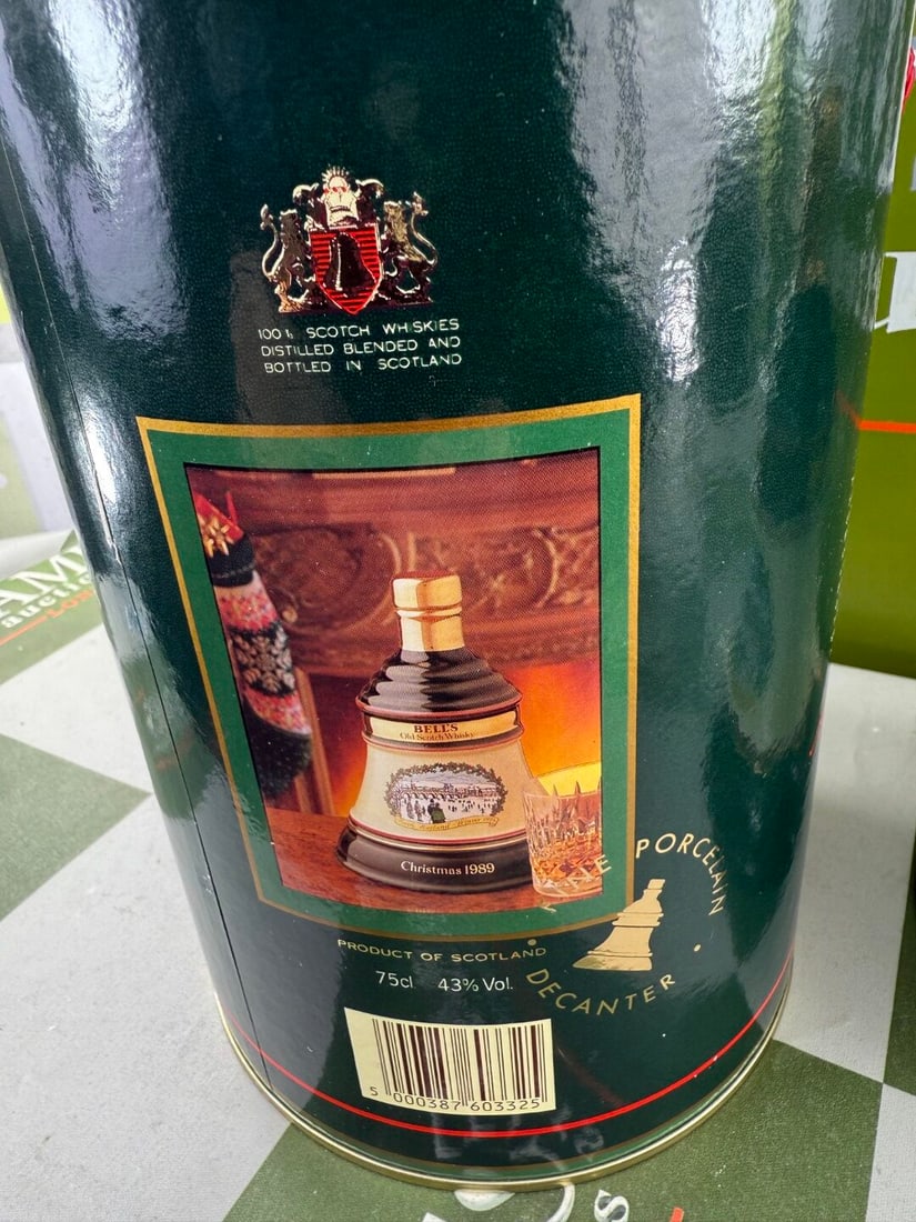 Bells Old Scotch Whiskey Ltd Edition 24 Carat Gold Christmas 1989 - 3