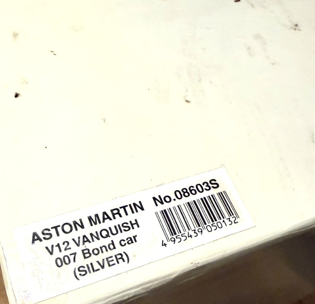 Kyosho-James Bond 007- 1:12 Scale Aston Martin Vanquish - 2