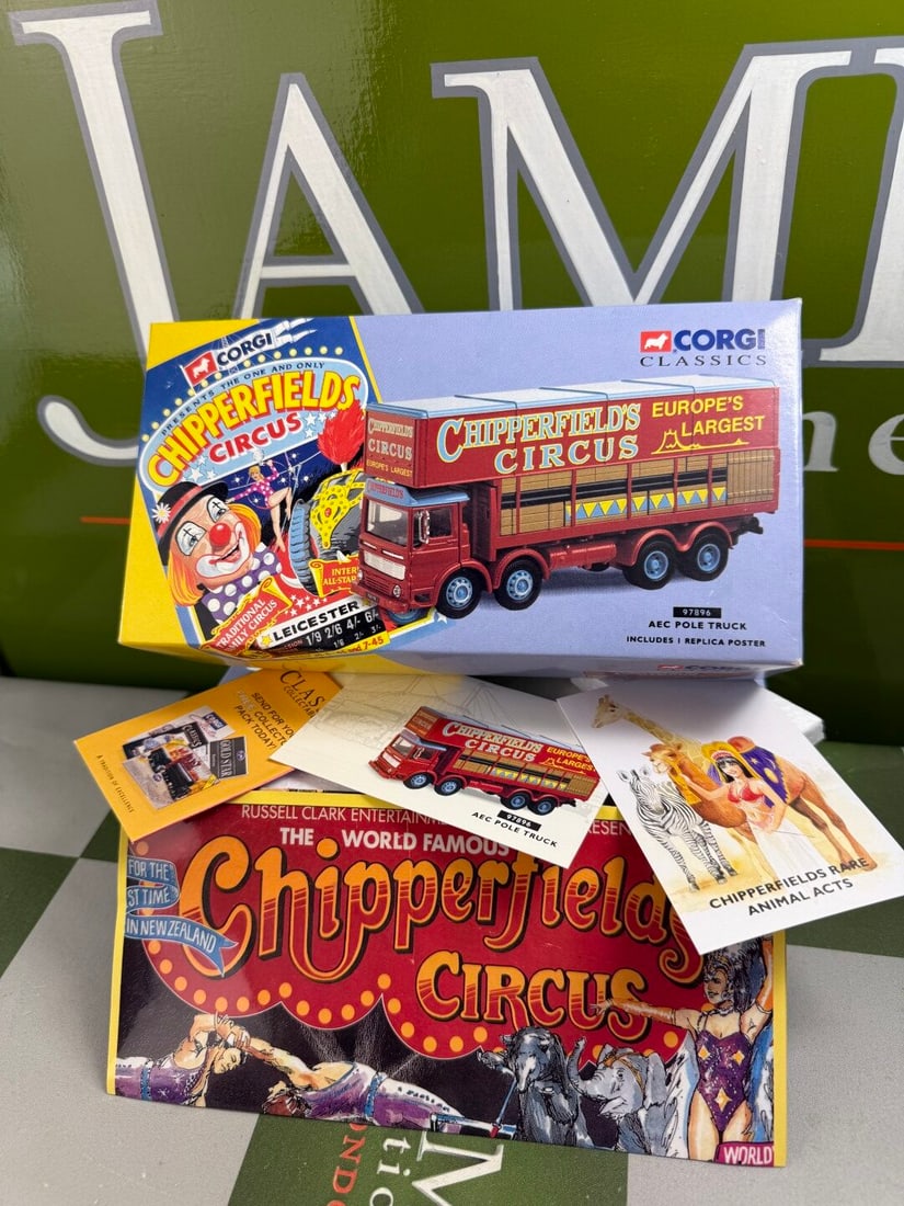 Chipperfields Circus Corgi Classics Collection 97896 AEC Pole Truck (1 of 6)