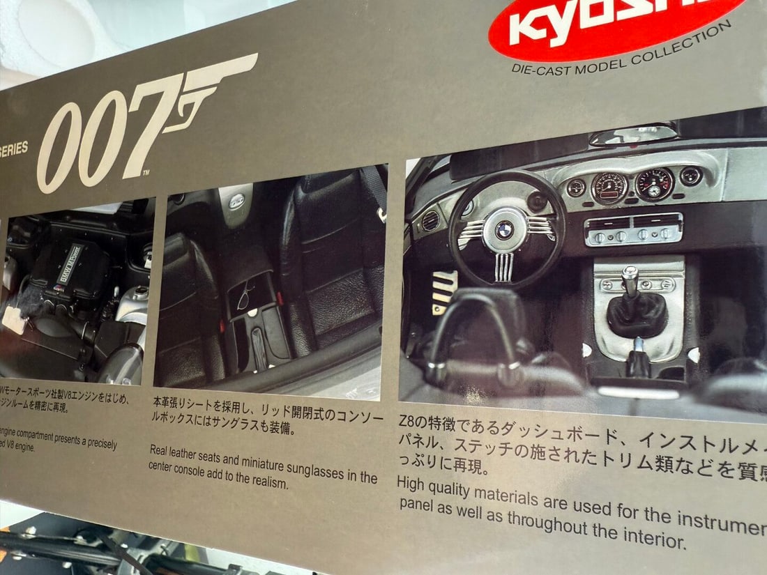 BMW-Z8 James Bond OO7 `The World Is Not Enough` Silver 1:12 scale Kyosho 08601S - 16