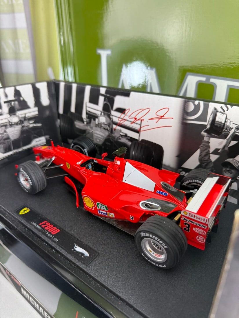 Elite 1:18 M. Schumacher Ferrari Japan 2000 Winner - 4