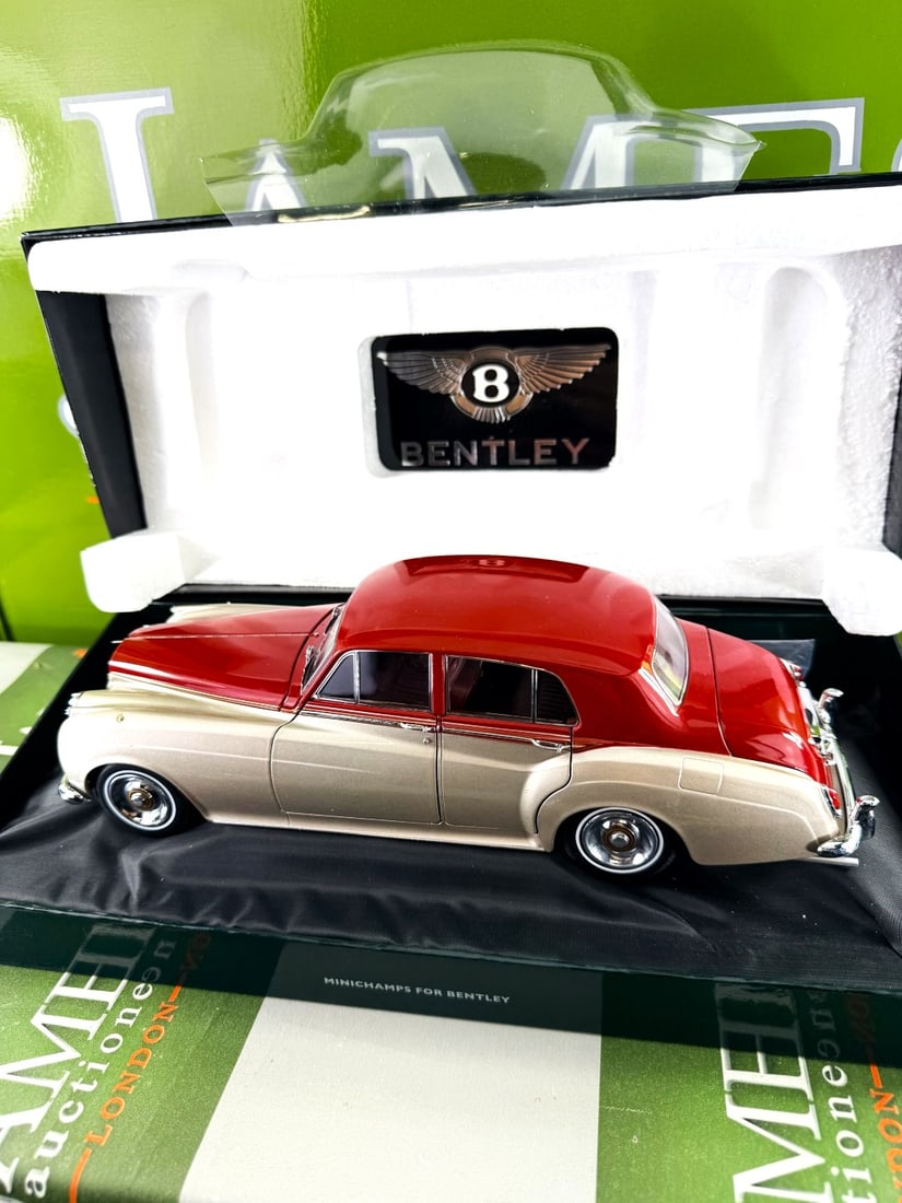 Minichamps, 1:18 Scale Bentley 100139950 S2 1954 Red/Silver Edition (1 of 11)