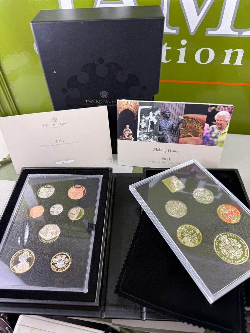 The Royal Mint 2021 Collectors Edition Of Coinage /COAs Etc: The Royal Mint 2021 Collectors Edition Of Coinage IN BLACK ROYAL MINT LEATHERETTE PRESENTATION BOX WITH CERTIFICATE OF AUTHENTICITY