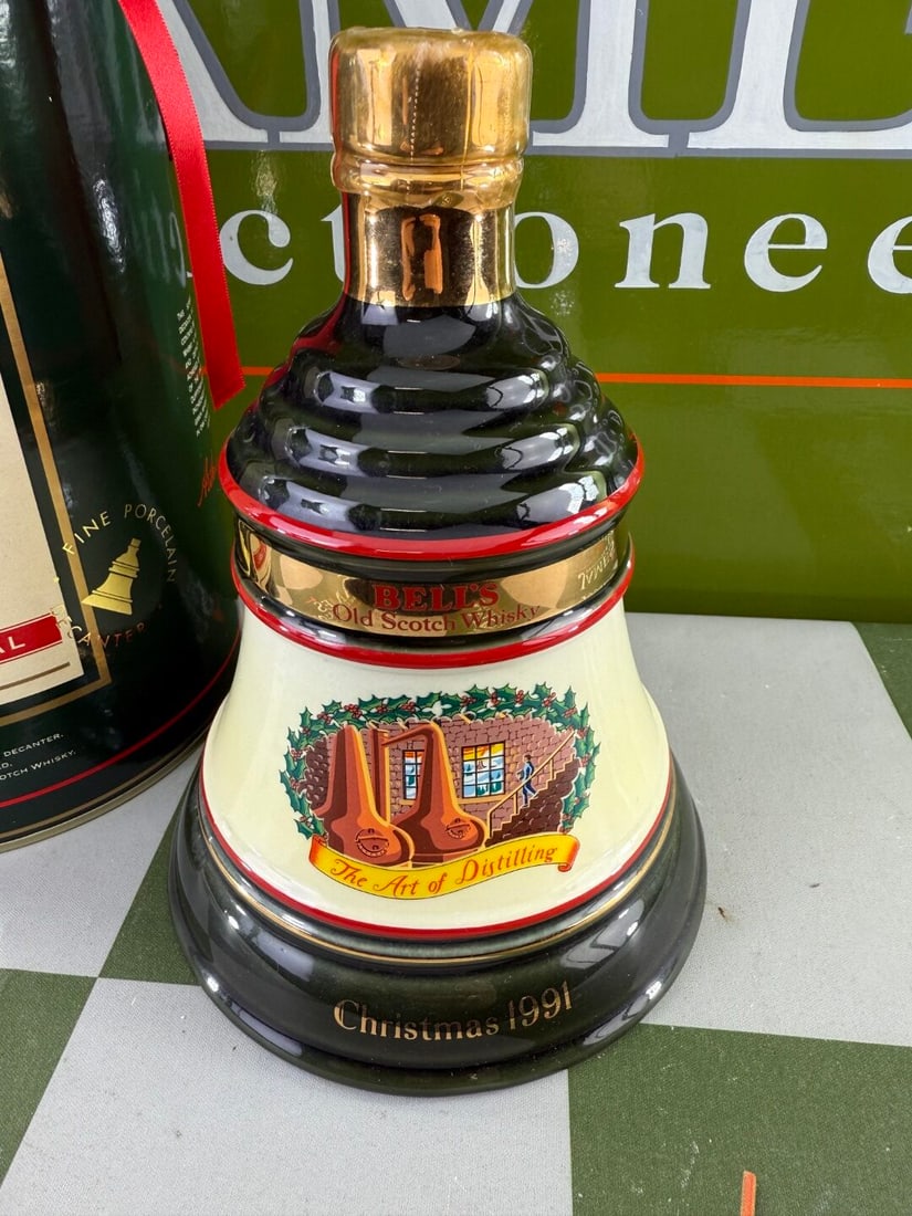 Bells Old Scotch Whiskey Ltd Edition 24 Carat Gold Christmas 1991 - 2