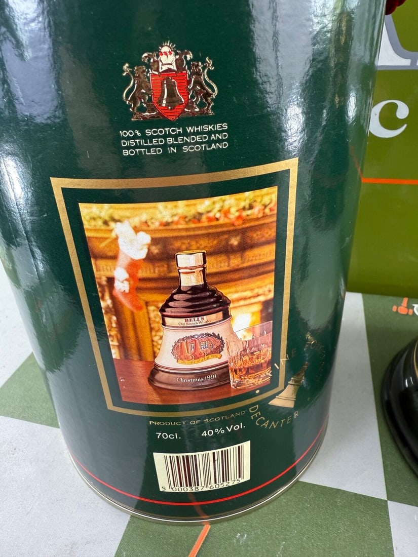 Bells Old Scotch Whiskey Ltd Edition 24 Carat Gold Christmas 1991 - 3