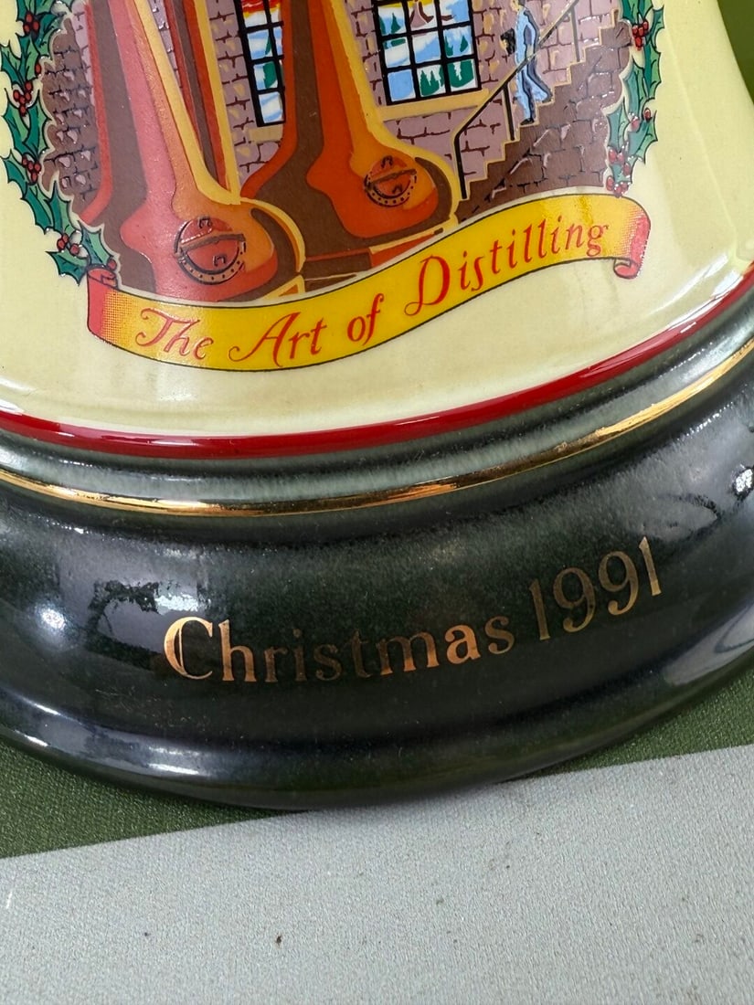 Bells Old Scotch Whiskey Ltd Edition 24 Carat Gold Christmas 1991 - 2