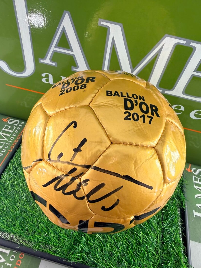 Cristiano Ronaldo CR7 Signed Golden Ball Ltd Edition - 3