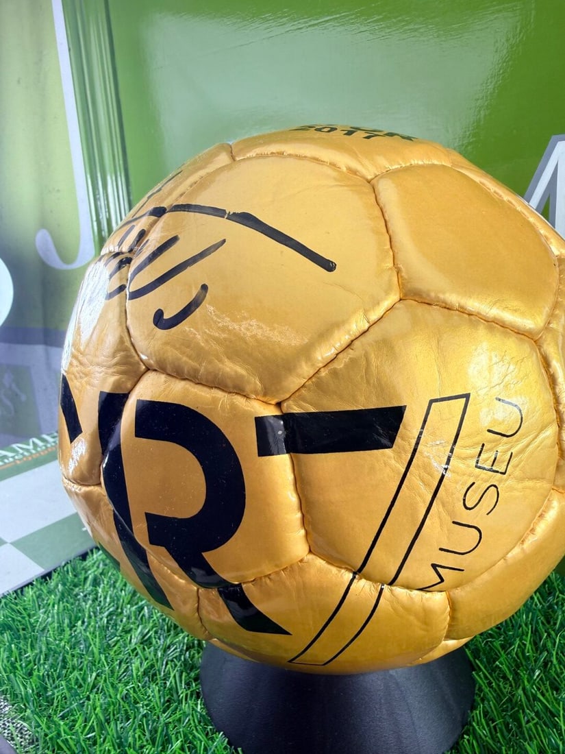 Cristiano Ronaldo CR7 Signed Golden Ball Ltd Edition - 4