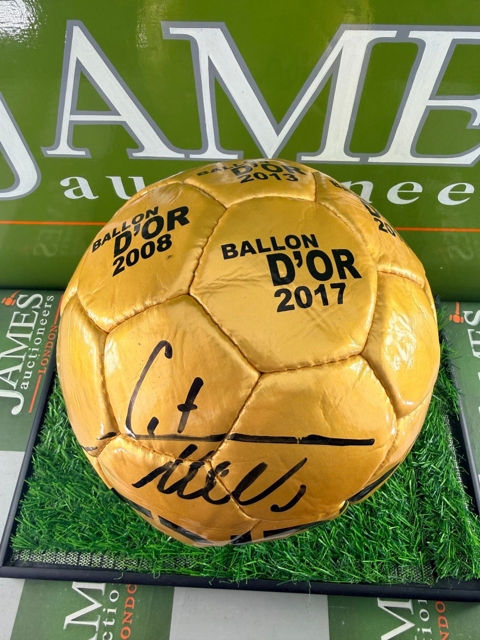 Cristiano Ronaldo CR7 Signed Golden Ball Ltd Edition - 5