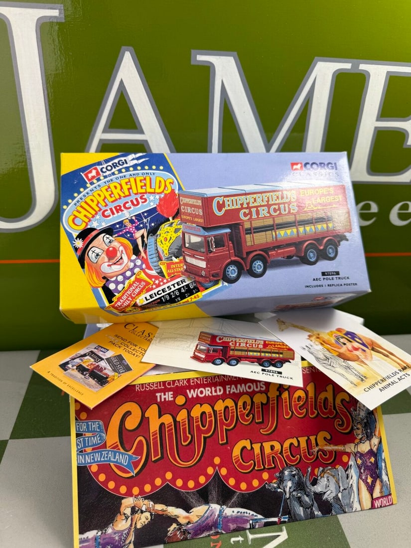 Chipperfields Circus Corgi Classics Collection 97896 AEC Pole Truck - 3