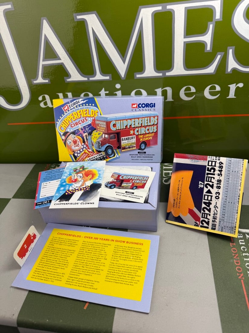 Chipperfields Circus Corgi Classics Collection 97092 Bedfor Billy Dee Truck - 4
