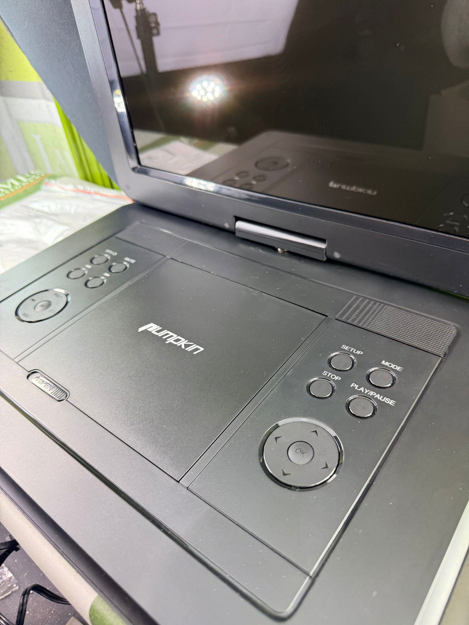 Pumpkin Portable DVD Player Long Battery Life HDMI 14 Inch - 2