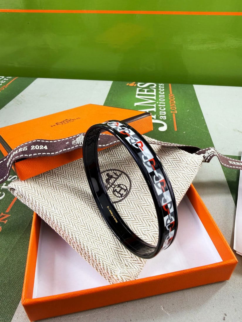 Hermes Paris Black Enamel Monogram Link Edition - 2