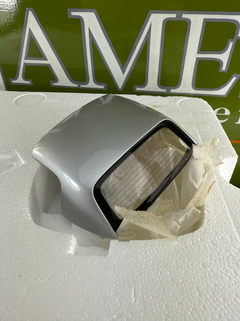 BMW-Z8 James Bond OO7 `The World Is Not Enough` Silver 1:12 scale Kyosho 08601S - 5