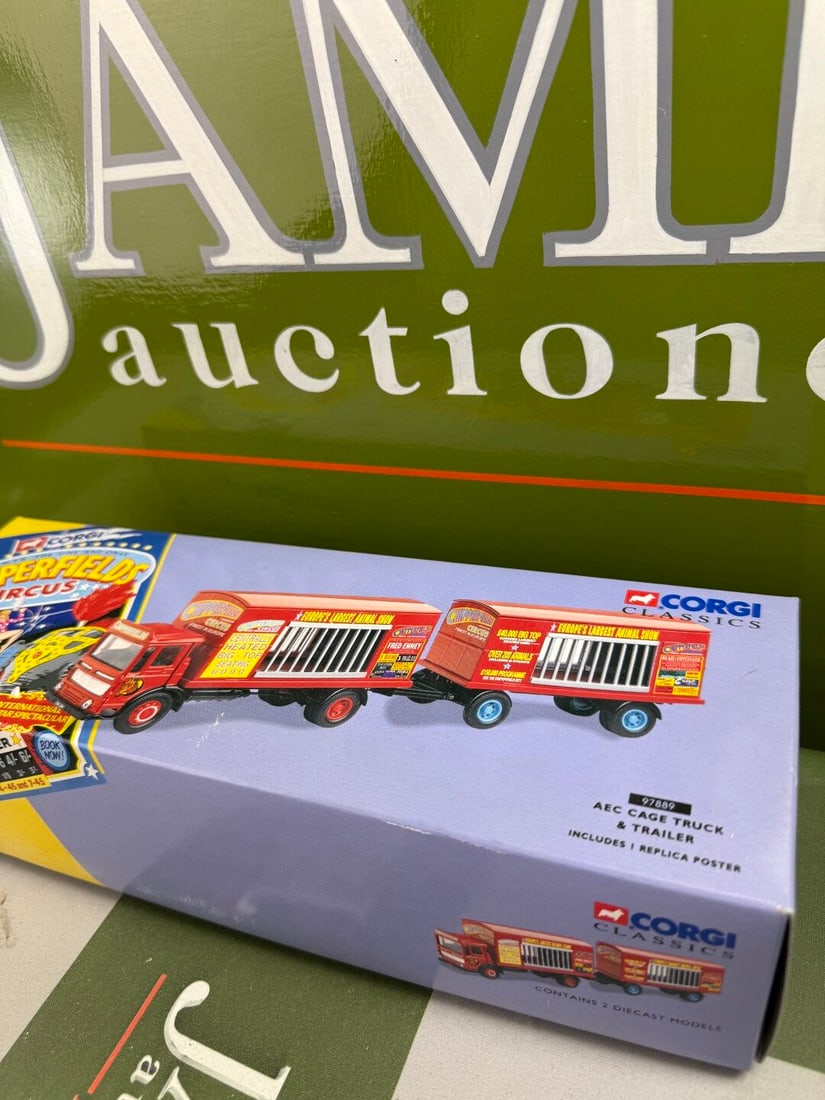 Chipperfields Circus Corgi Classics Collection 97889 AEC Cage Truck Truck - 2