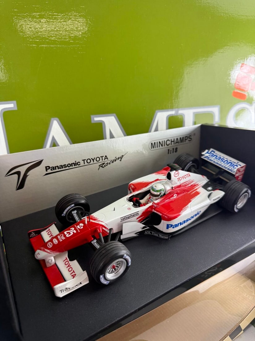 Minichamps Panasonic Toyota Racing TF102 F1 A.McNish 2002 - 2