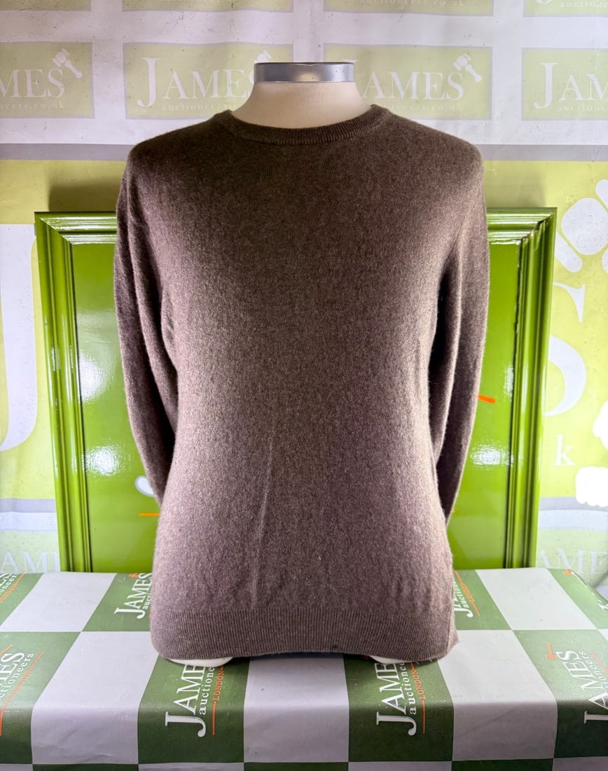 Hackett London Gent`s Italian Yarn Fine Cotton Jumper: Hackett London Gent`s Italian Yarn Fine Cotton Jumper in brown with suede elbow pads, size medium. from a well known premium pre owned retailer who specialises in top quality brand name garments,