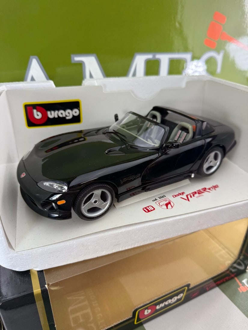 Burago 1: 18 Scale 90`s Super Car Collection Dodge Viper RT/10 1992 - 3