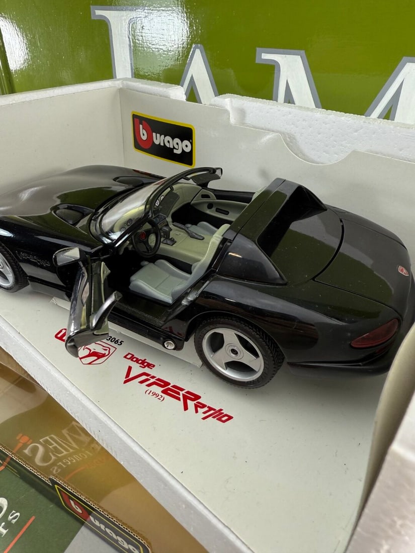 Burago 1: 18 Scale 90`s Super Car Collection Dodge Viper RT/10 1992 - 4