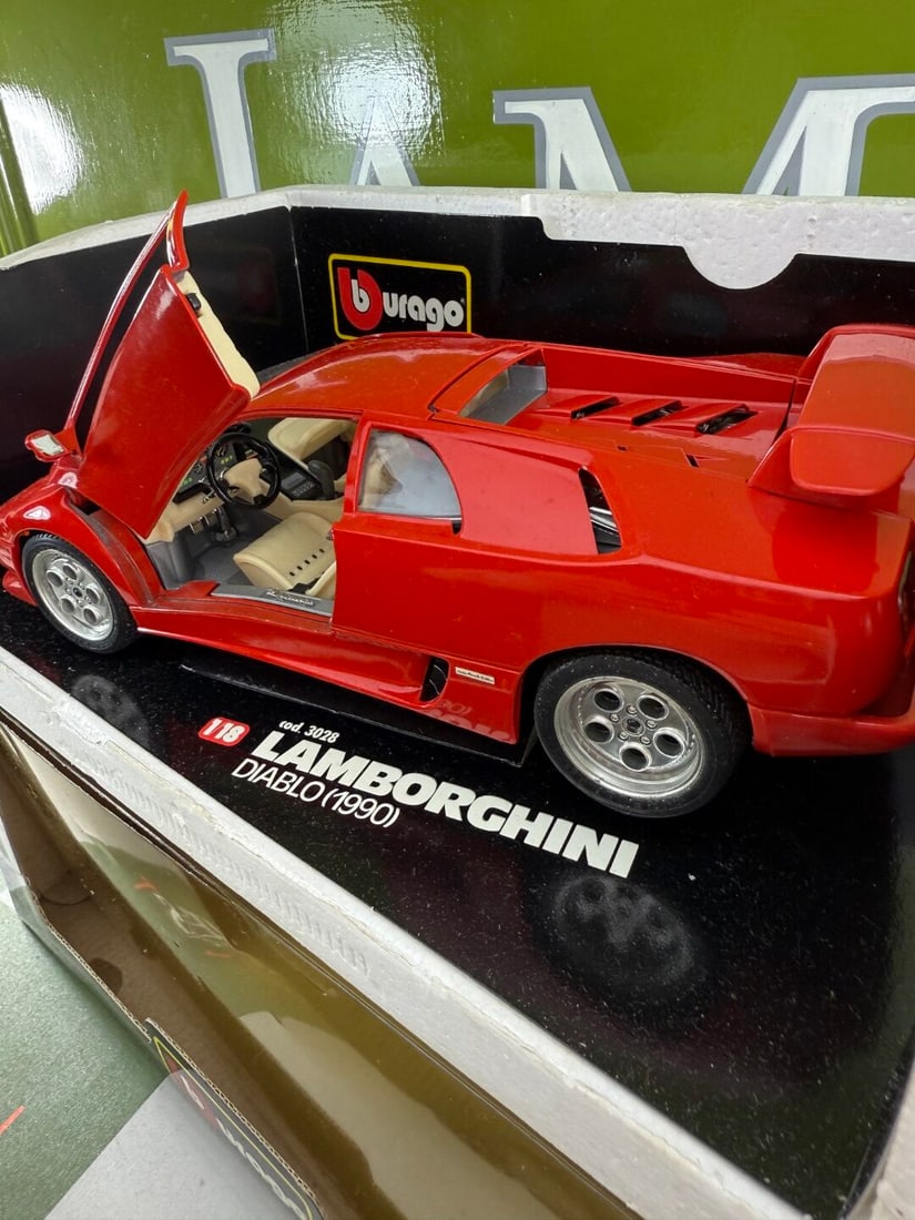 Burago 1:18 Scale 90`s Super Car Collection Lamborghini Diablo 1990: Burago 1:18 Scale 90`s Super Car Collection Lamborghini Diablo 1990, as pictured with original packaging/boxes.