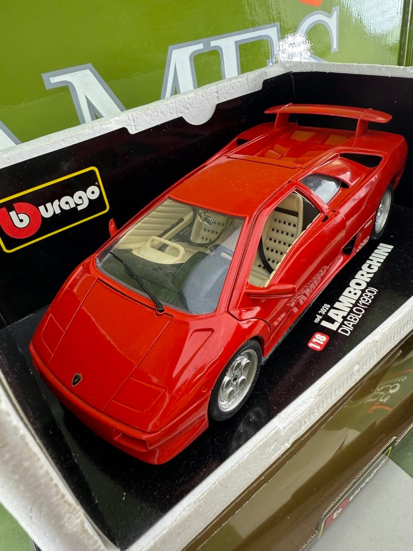 Burago 1:18 Scale 90`s Super Car Collection Lamborghini Diablo 1990 - 3