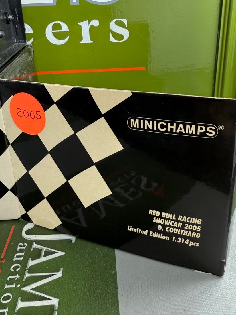 Minichamps 1:18 Red Bull Racing Showcar 2005 D Coulthard - 6
