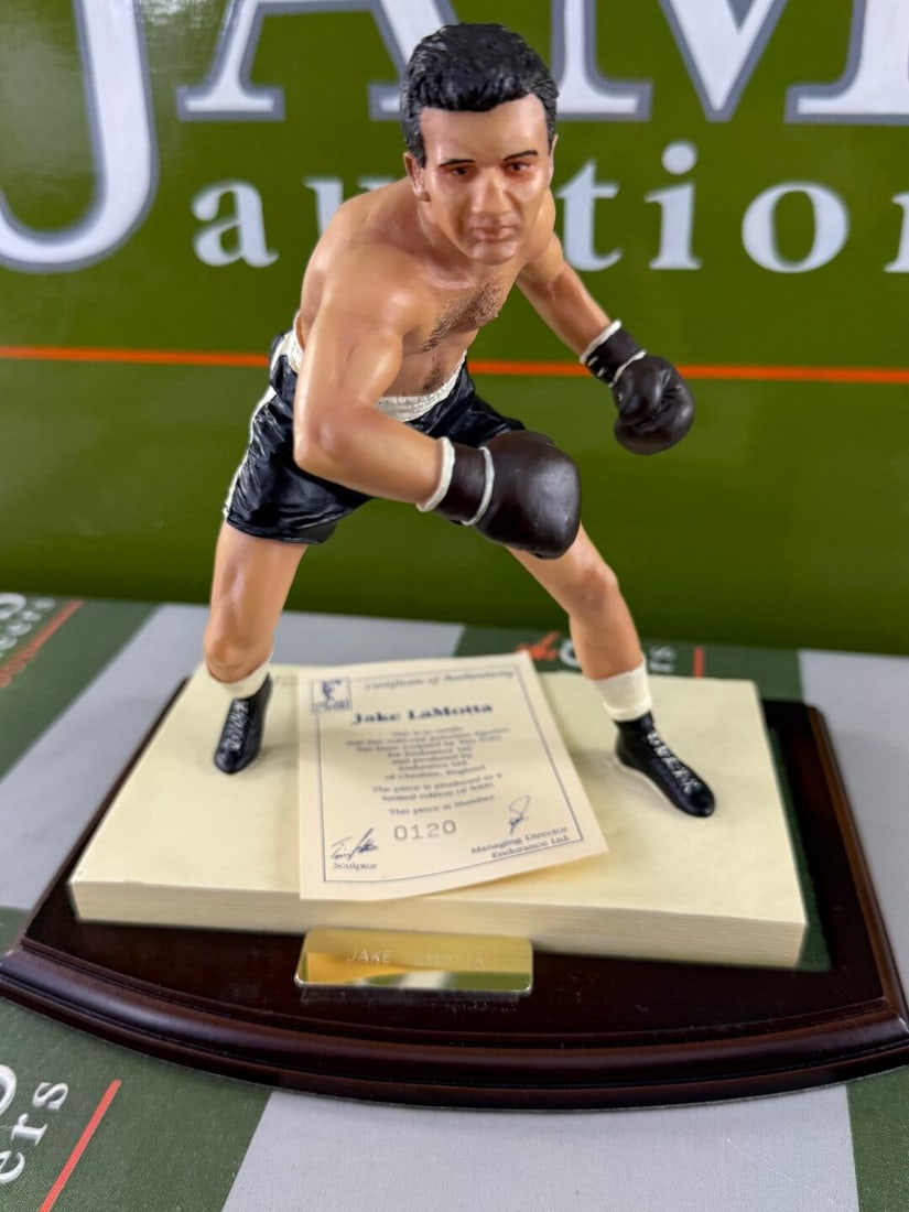 Jake Lamotta Middleweight Boxing Champion- The Art Of Sport By Endurance Figurine. Sculpted by Danie: Jake Lamotta Middleweight Boxing Champion- The Art Of Sport By Endurance Figurine. Sculpted by Daniel Lovatt-coa included