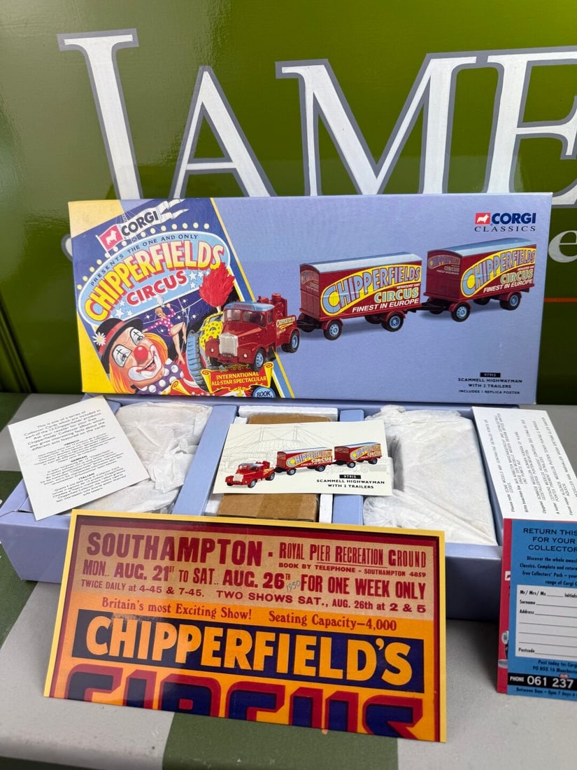 Chipperfields Circus Corgi Classics Collection 97915 Scammel Highwayman X 2 Trailers: Chipperfields Circus Corgi Classics Collection 97915 Scammel Highwayman X 2 Trailers 1:50 Scale, as pictured an unused or displayed example and in original packaging, as new mint example. Understood