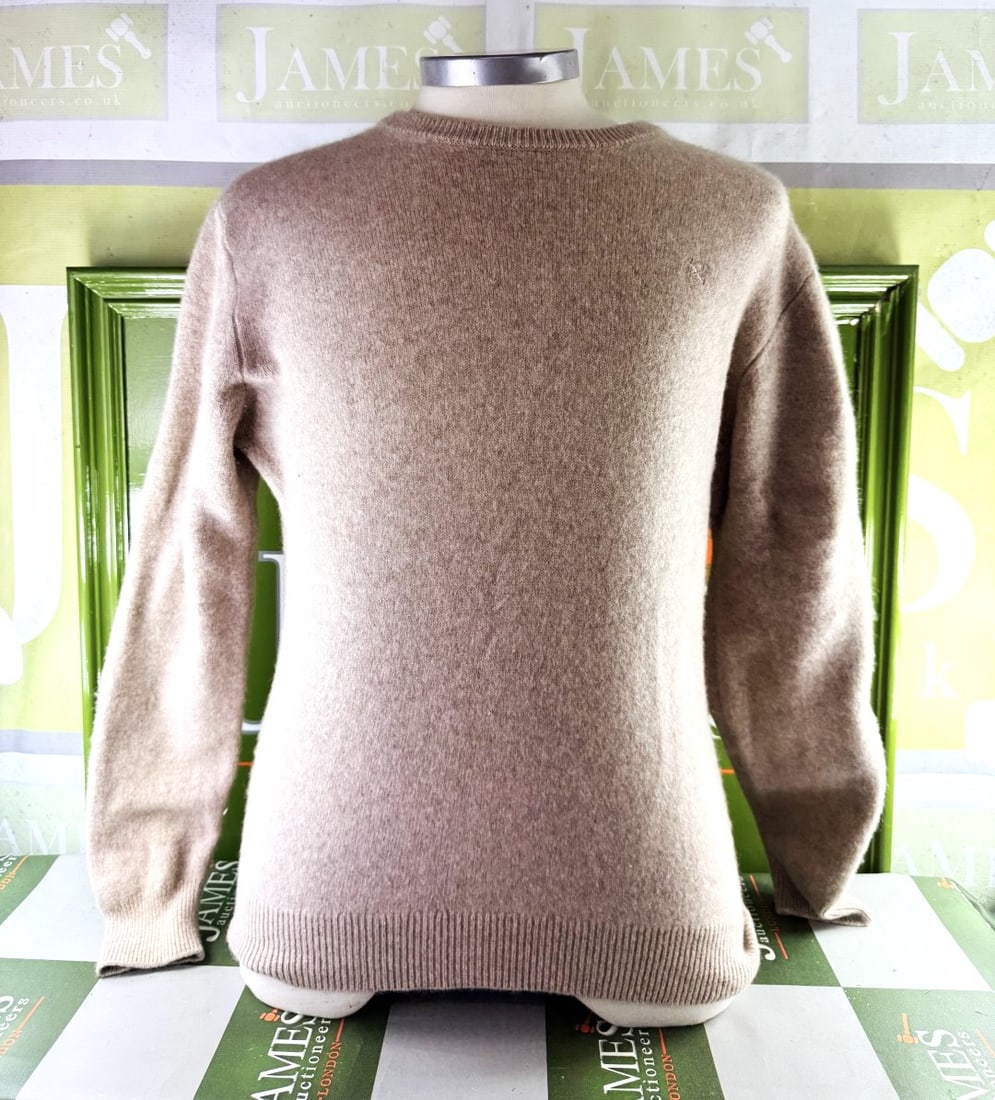 Hackett Gent`s Lambswool Gents Jumper Rrp £135: Hackett Gent`s Lambswool Gents Jumper, size L , from a well known premium pre owned retailer who specialises in top quality brand name garments, bags and shoes etc, all items are pre checked for