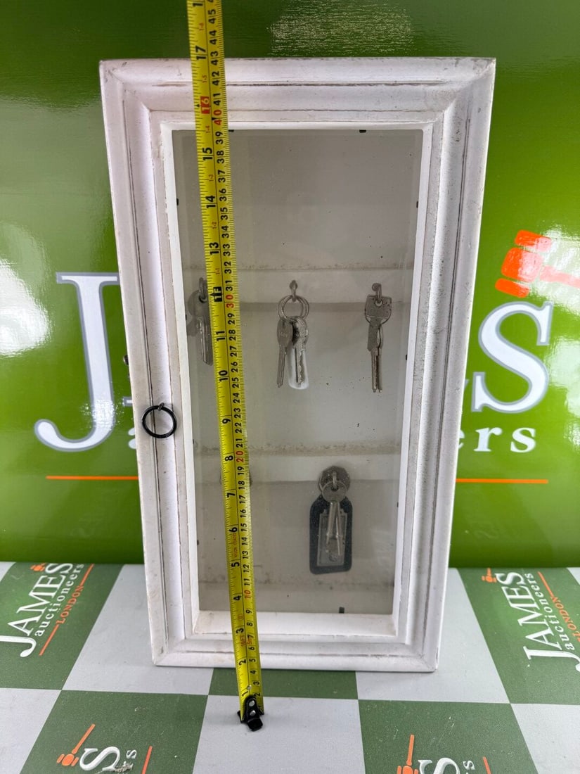 Vintage Wooden Key Holder: Vintage Wooden Key Holder