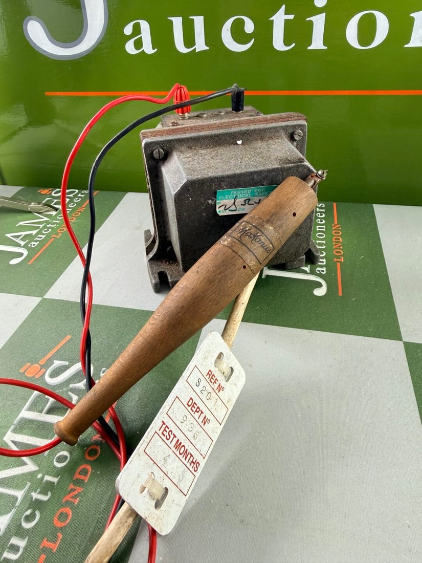 Vintage Makonas Etching Electric Engraving Tool: Vintage Makonas Etching Electric Engraving Tool-tested example.