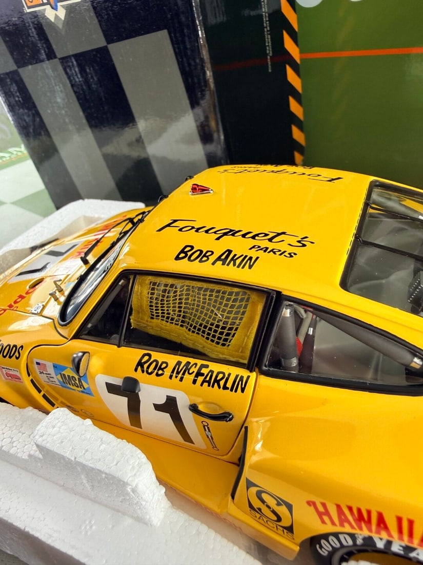 Exoto Racing Legends Porsche 935 RN 71 Hawaiian Tropic Le Mans 1979-Super Rare! - 5