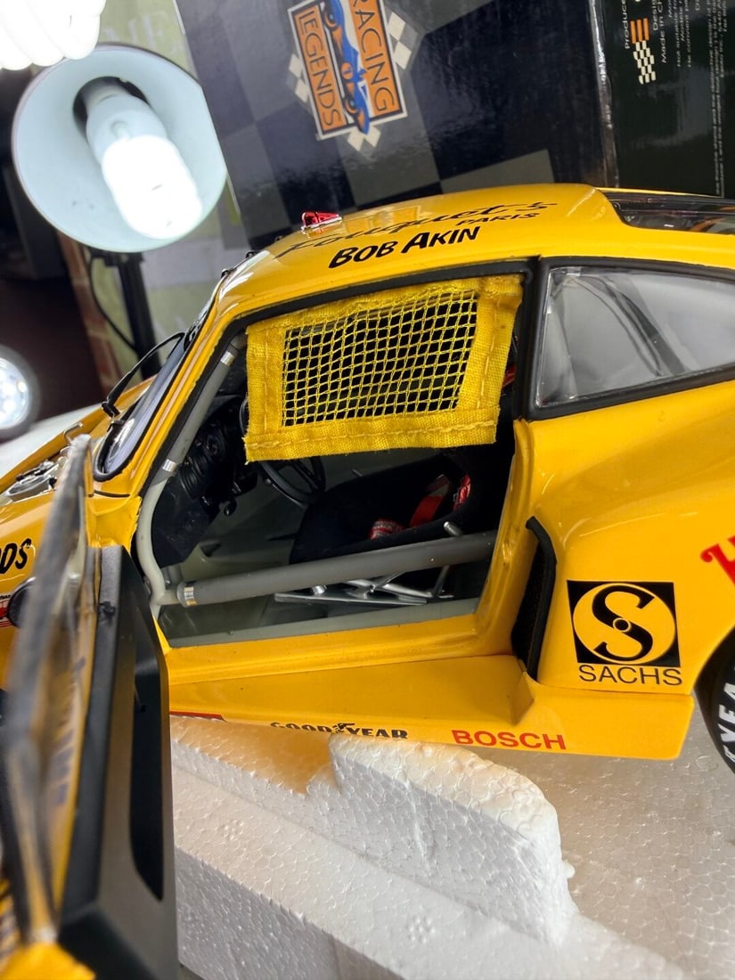 Exoto Racing Legends Porsche 935 RN 71 Hawaiian Tropic Le Mans 1979-Super Rare! - 9