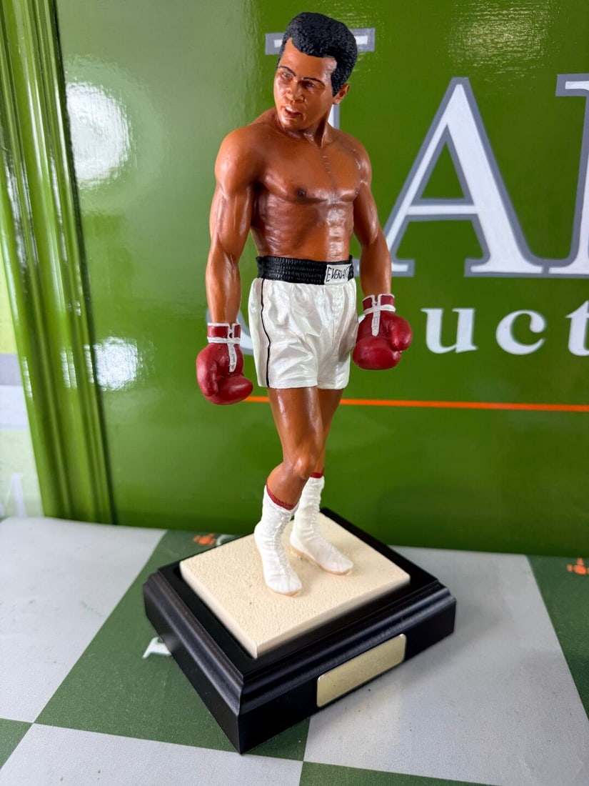 Endurance Art Of Sport Muhammad Ali Figure.: Endurance Art Of Sport Muhammad Ali Figure.