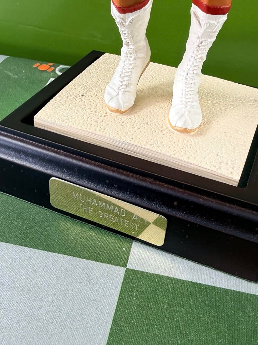 Endurance Art Of Sport Muhammad Ali Figure. - 3