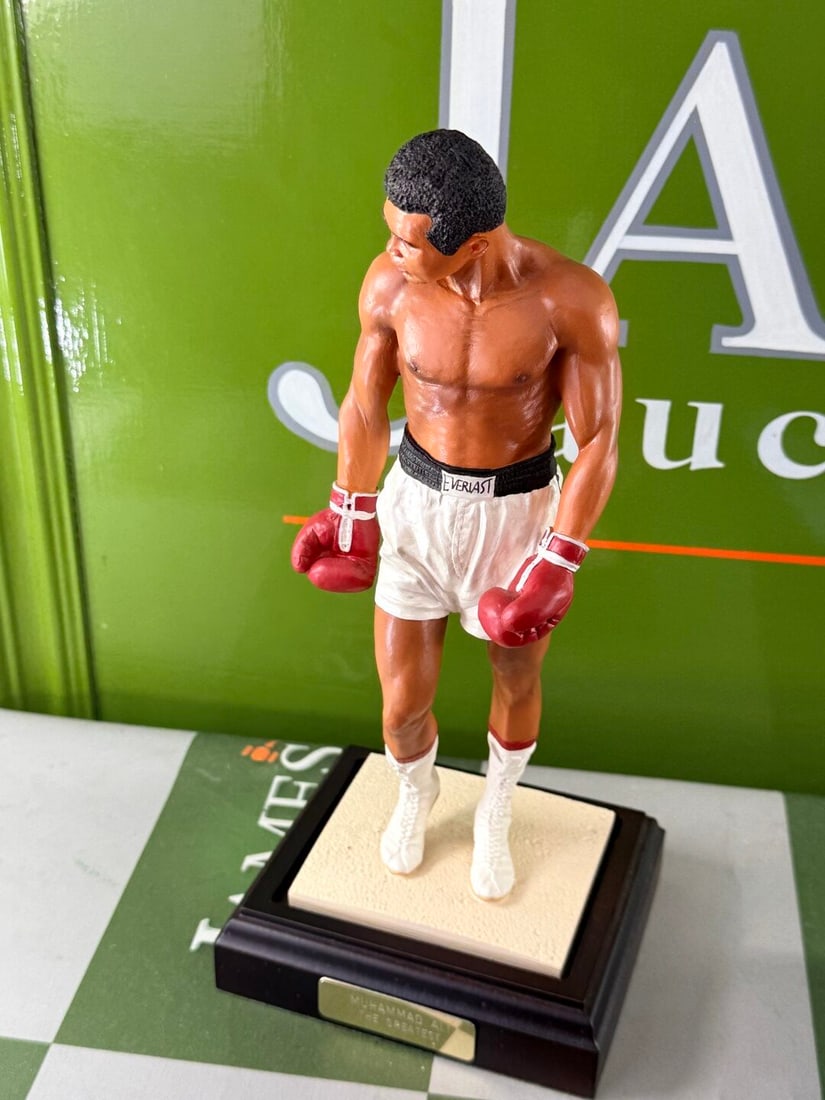 Endurance Art Of Sport Muhammad Ali Figure. - 4