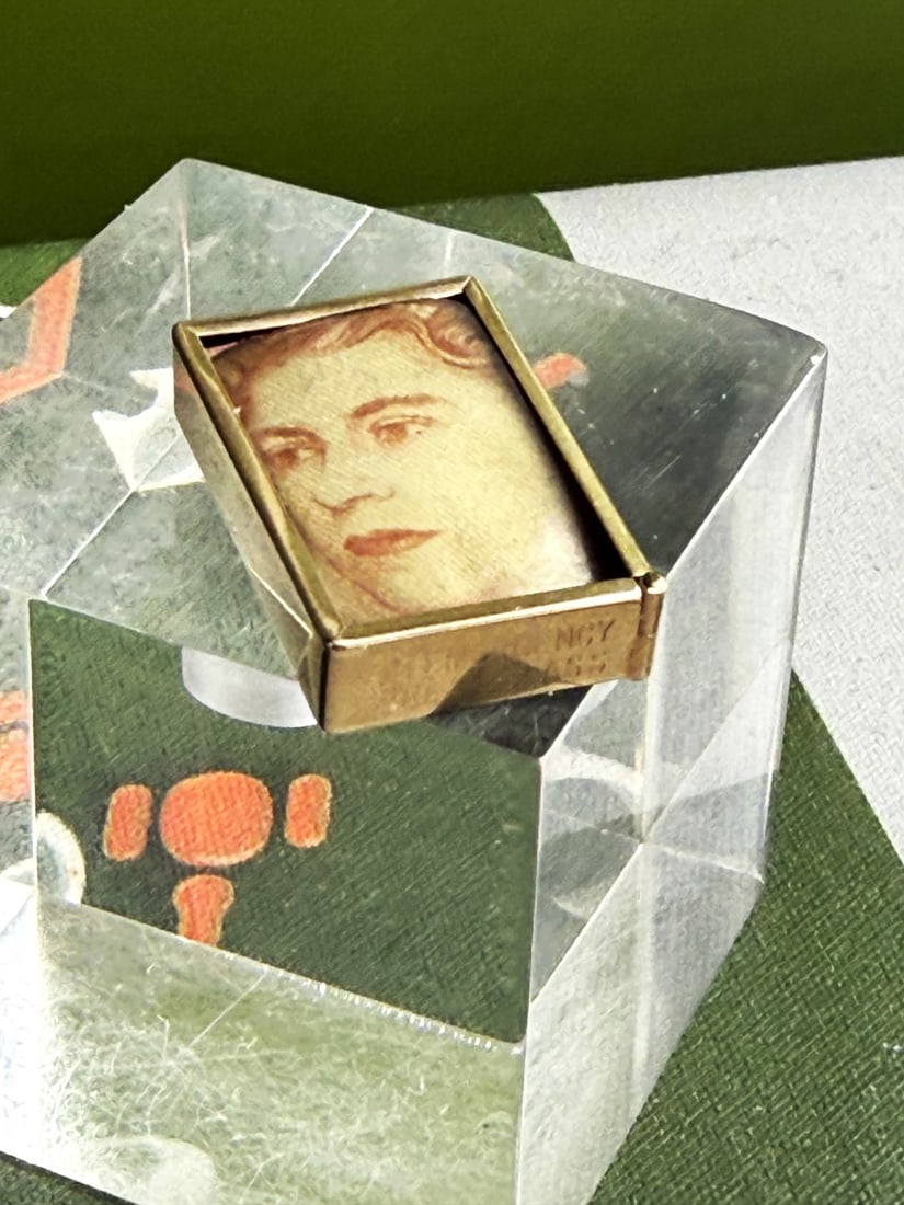 A Rectangular Ten Shilling Banknote Charm, Mount Hallmarked 9ct Gold, London - 2