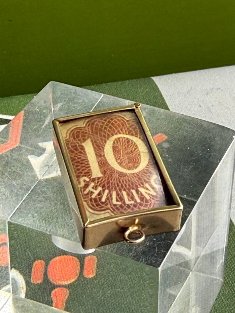 A Rectangular Ten Shilling Banknote Charm, Mount Hallmarked 9ct Gold, London - 3