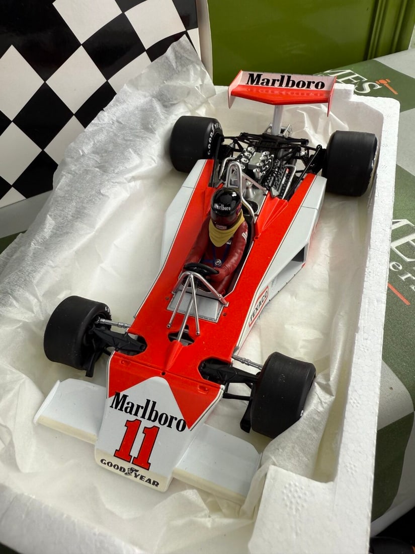 McLaren Ford M23 -J. Hunt 1976 Ltd Edition of 750 Models - 4