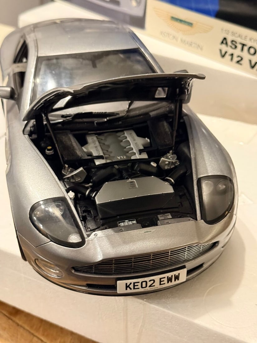 Kyosho-James Bond 007- 1:12 Scale Aston Martin Vanquish - 7