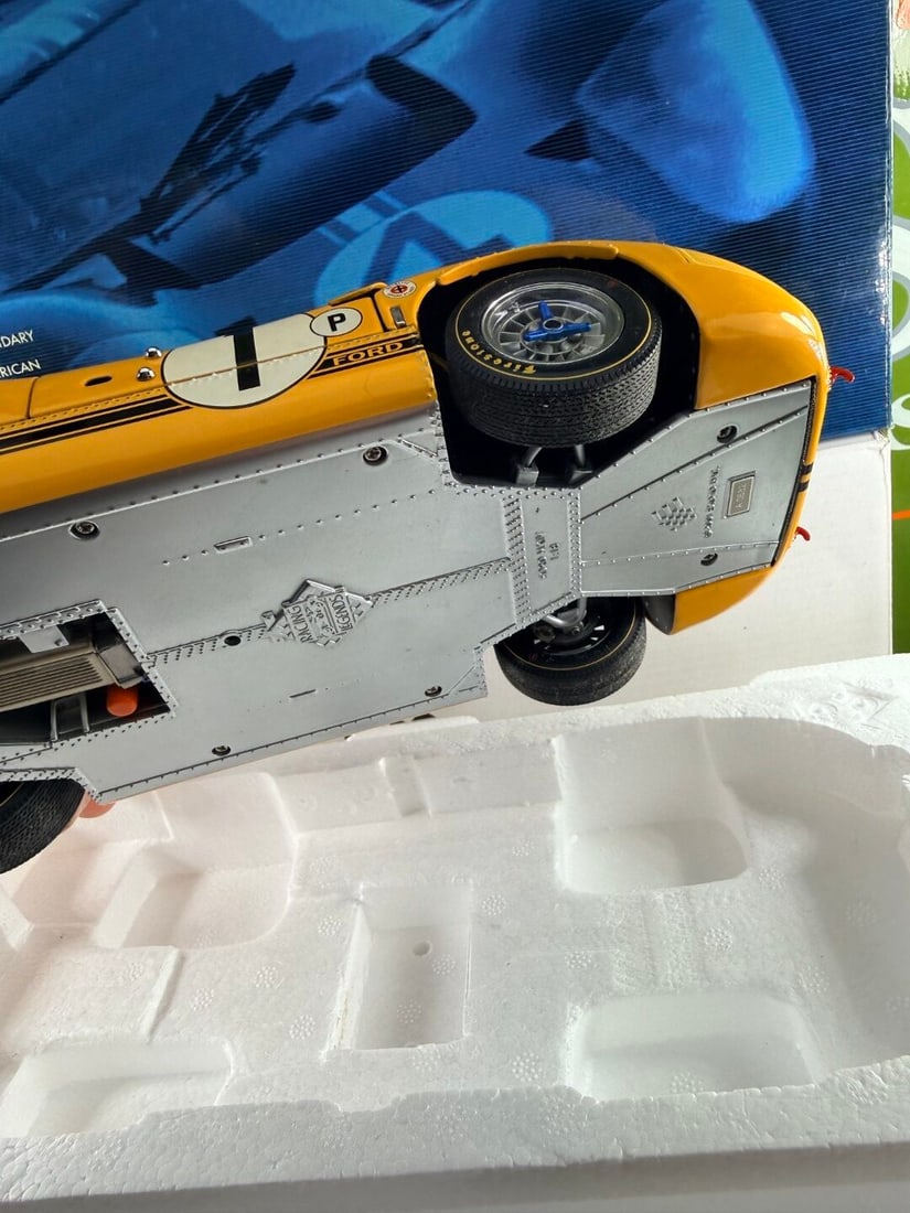 EXOTO 1:18 1967 YELLOW FORD GT #1 MK IV CAR RACING LEGENDS #1 Example - 10