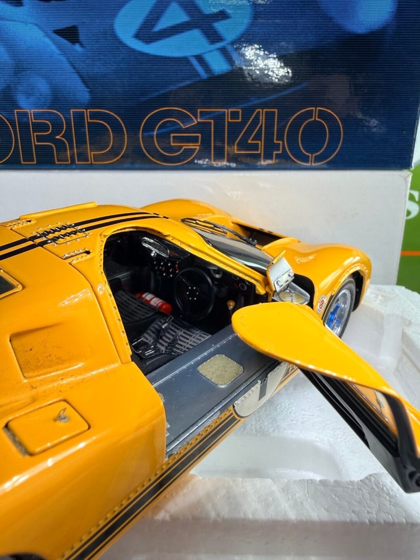 EXOTO 1:18 1967 YELLOW FORD GT #1 MK IV CAR RACING LEGENDS #1 Example - 9