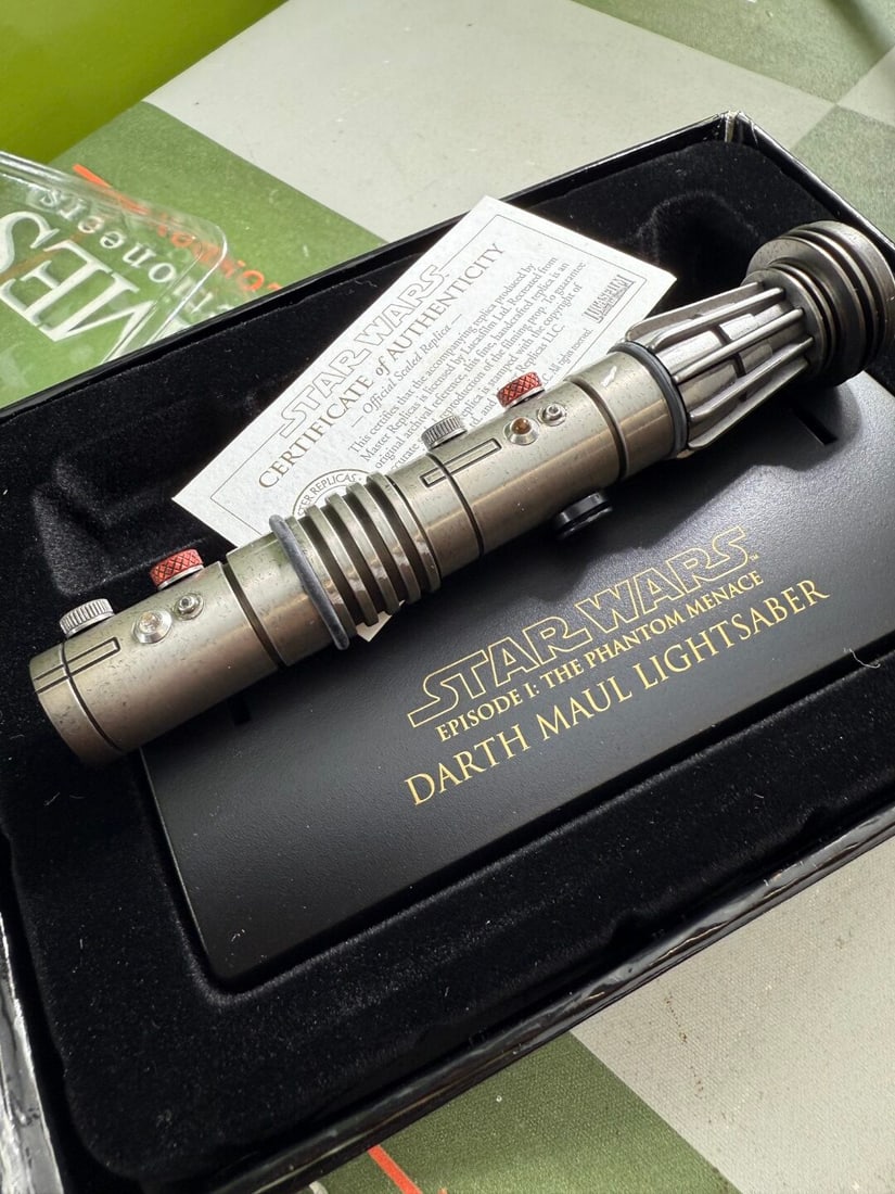 Masters Replica .45 Scale Lightsabre/COA -Darth Maul Battle Edition.: Masters Replica .45 Scale Lightsabre/COA -Darth Maul Battle damaged Edition-mint example has only been opened for pictures. Has been in storage for many years.