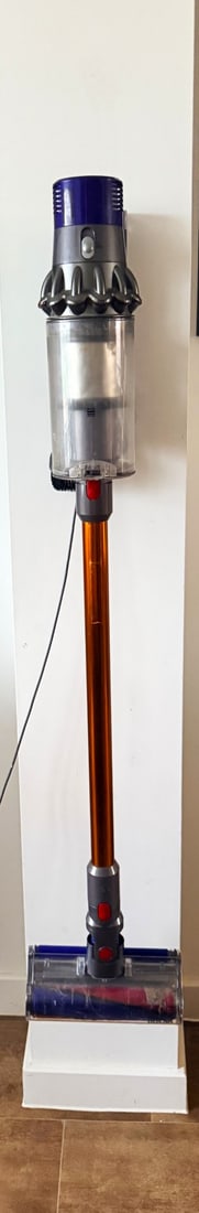 Dyson V10 Animal Cordless Stick Vacuum Cleaner Cyclone Handheld? - 2