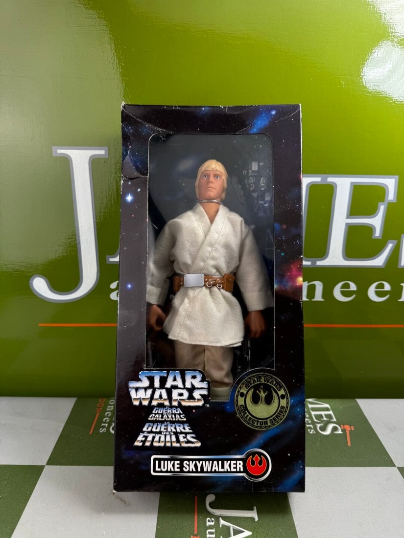 Star Wars Kenner 12 Inch Collectors Edition Luke Skywalker.: Star Wars Kenner 12 Inch Collectors Edition Luke Skywalker. Unopened example within original packaging as pictured.