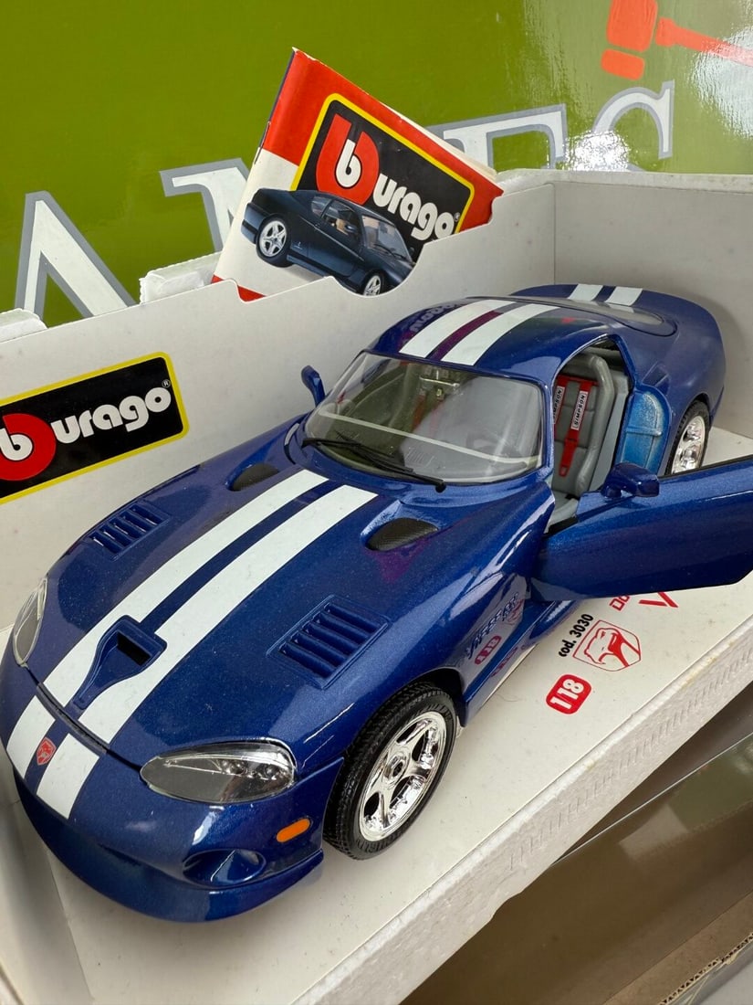 Burago 1:18 Scale 90`s Super Car Collection Dodge Viper GTS Coupe 1996: Burago 1:18 Scale 90`s Super Car Collection Dodge Viper GTS Coupe 1996, as pictured with original packaging/boxes.