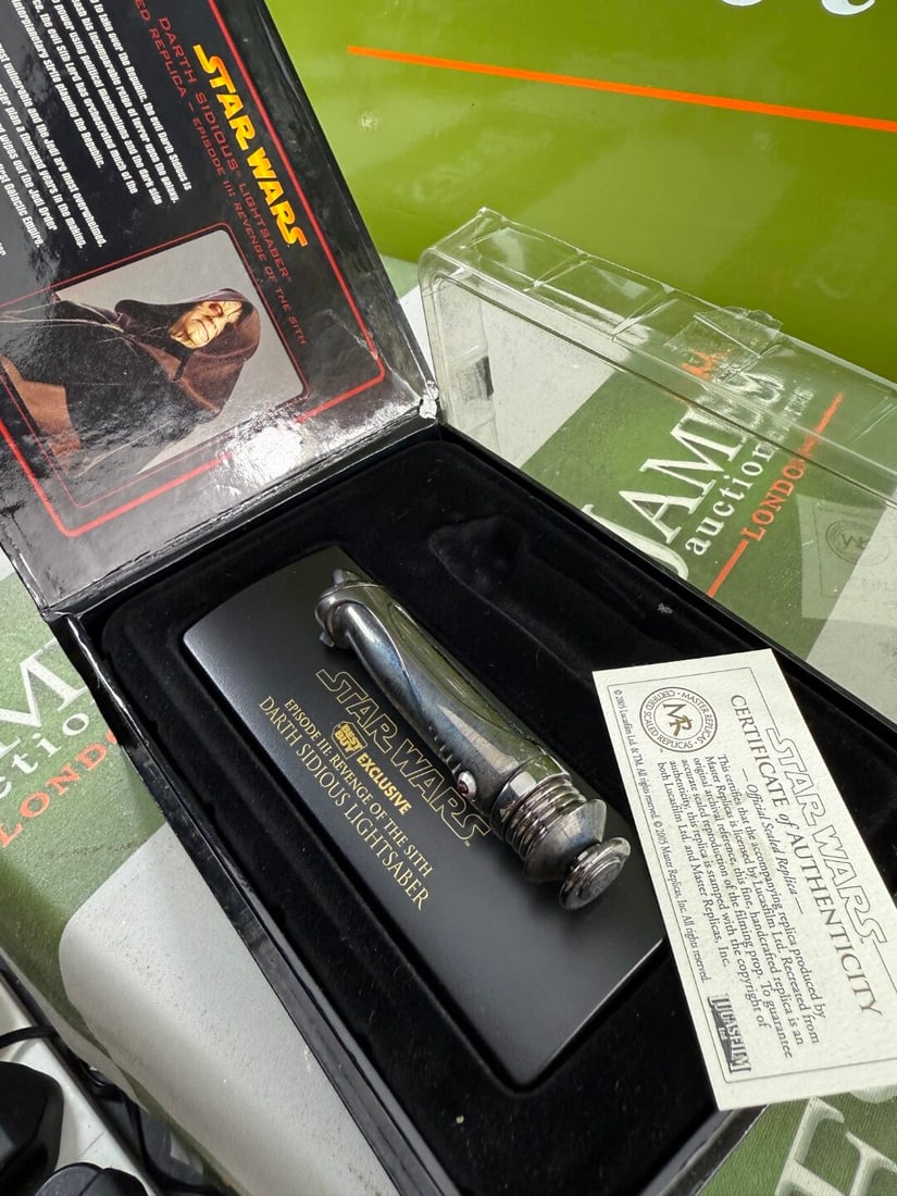 Masters Replica .45 Scale Lightsabre/COA -Darth Sideous.: Masters Replica .45 Scale Lightsabre/COA -Darth Sideous. mint example