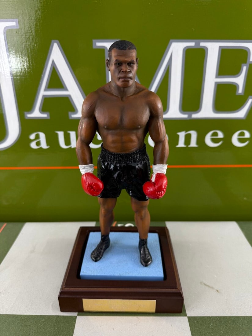 Mike Tyson Heavyweight Boxing Champion The Art Of Sport By Endurance Figurine. Sculpted by Daniel Lo: Mike Tyson Heavyweight Boxing Champion The Art Of Sport By Endurance Figurine. Sculpted by Daniel Lovatt