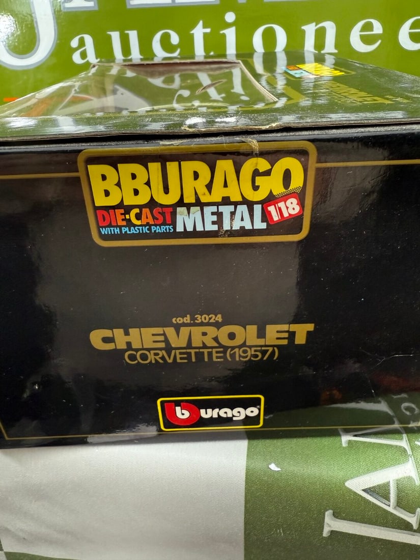 Burago 1:18 Scale Chevrolet Corvette 1957 - 2