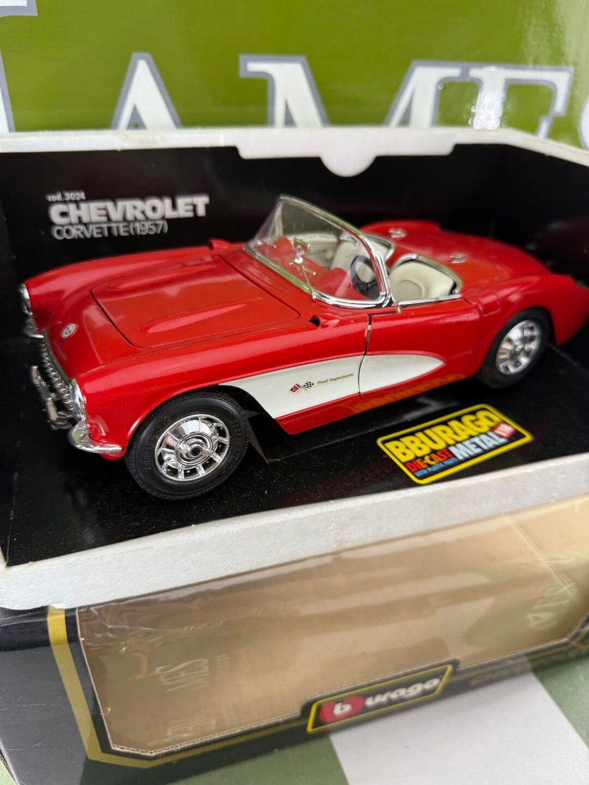 Burago 1:18 Scale Chevrolet Corvette 1957 - 3